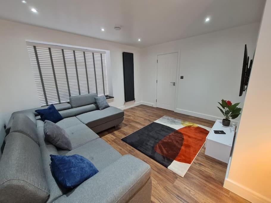 Elm Park Cheerful 4-Bedroom Holiday Home Hornchurch Exterior foto