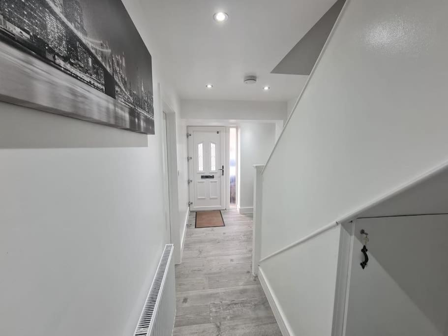 Elm Park Cheerful 4-Bedroom Holiday Home Hornchurch Exterior foto