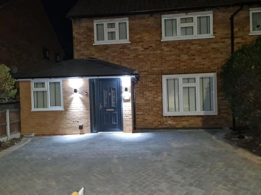 Elm Park Cheerful 4-Bedroom Holiday Home Hornchurch Exterior foto