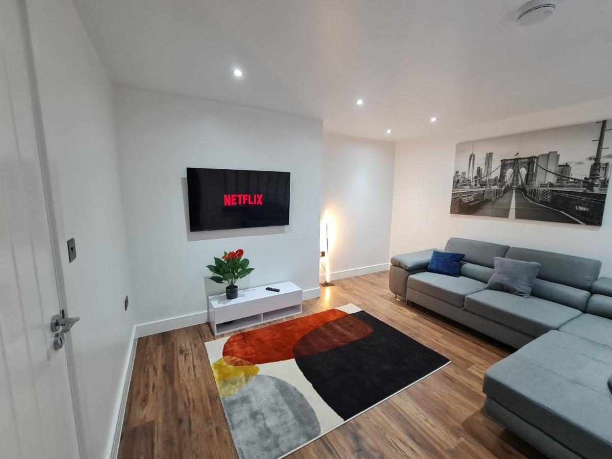 Elm Park Cheerful 4-Bedroom Holiday Home Hornchurch Exterior foto