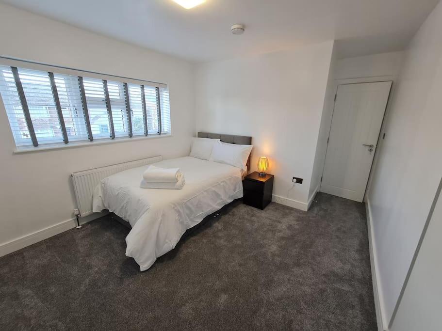 Elm Park Cheerful 4-Bedroom Holiday Home Hornchurch Exterior foto