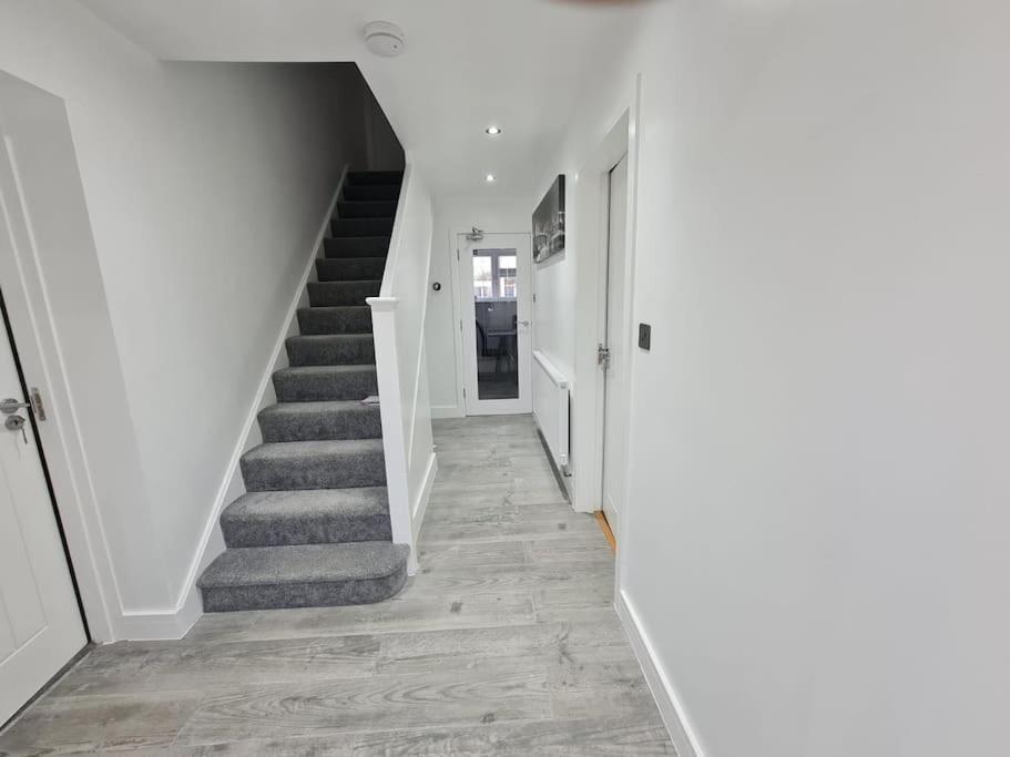 Elm Park Cheerful 4-Bedroom Holiday Home Hornchurch Exterior foto